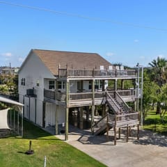 Central 2BR/2BA, Easy Beach Access, Sleeps 10