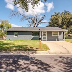 Remodeled 4BR/2BA – Steps from Georgetown Square