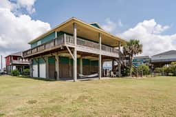 Beachfront • Fire Pit • Gourmet Kitchen • Views
