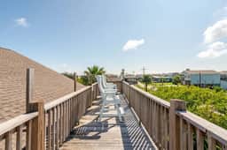 Central 2BR/2BA, Easy Beach Access, Sleeps 10
