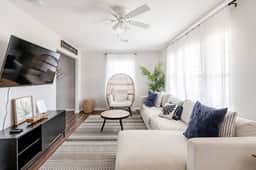 Cozy 2BR w/ King, 3 min to Beach