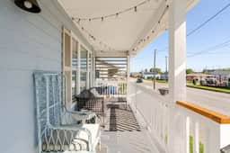 Cozy 2BR w/ King, 3 min to Beach