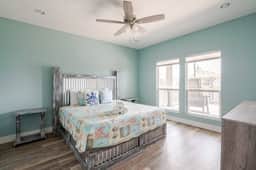 King Bed, Fireplace. Sleeps 8