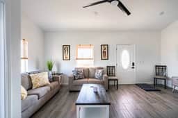 Unit B of Crystal Beach's Premier Triplex 2Bd/1Bth - Image 2
