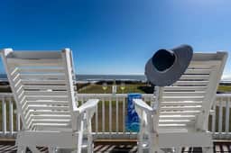Amazing Views, 4bd/2bth, Deck, Easy Walk to Beach - Image 2