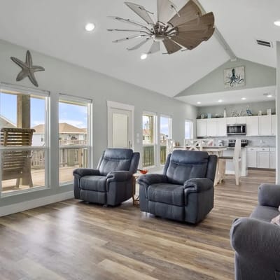 King Bed, Fireplace. Sleeps 8