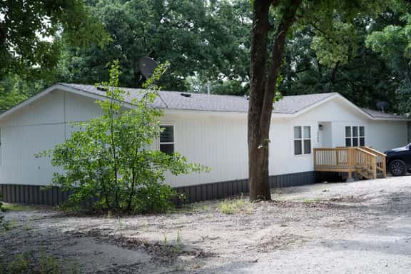 Big Lake, No Schedule | Sleeps 8 | Pet Friendly - Image 1