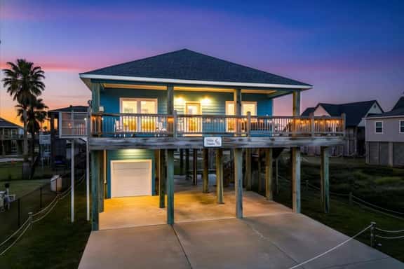 3 Bd/2 Bth, Walkable to the Beach, Villa Verdie - Image 1