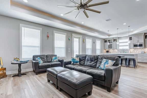 Royal Beach Retreat | Sleeps 16 | 4Bd/2.5Bth - Image 1