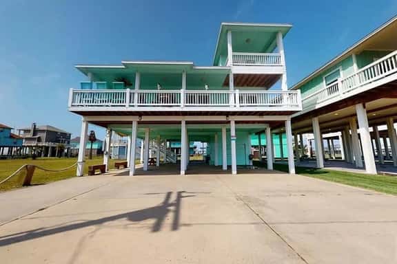Reel Sunshine: 4BR/2BA - Beach, Solved - Image 1