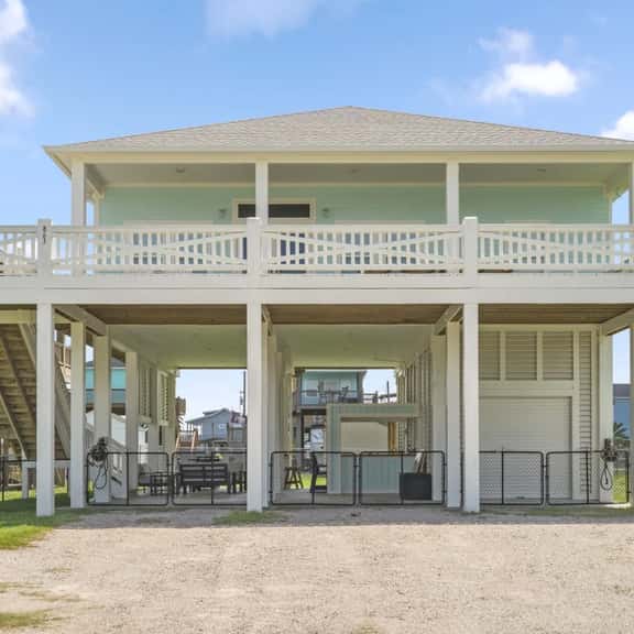 5 Min to Margaritaville, Fenced Yard + Beach Vibes - Image 1