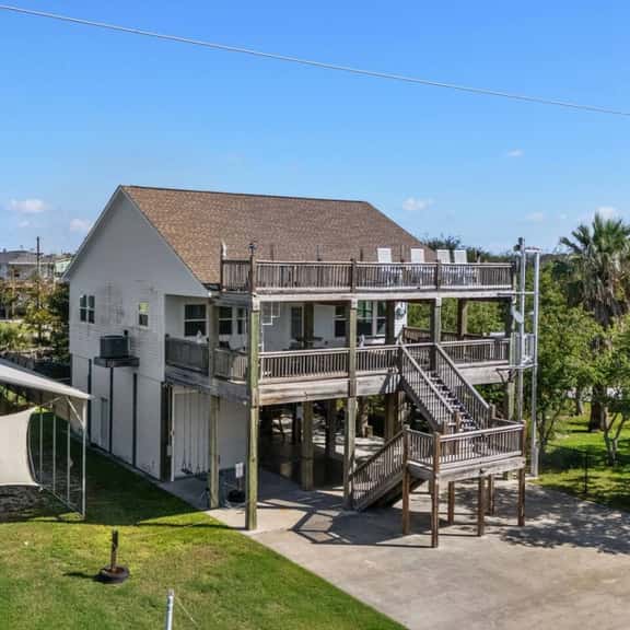 Central 2BR/2BA, Easy Beach Access, Sleeps 10 - Image 1