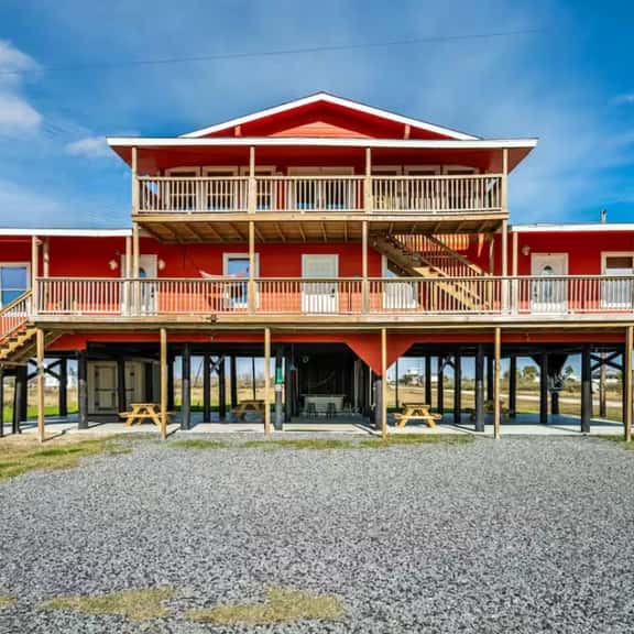 Unit B of Crystal Beach's Premier Triplex 2Bd/1Bth - Image 1