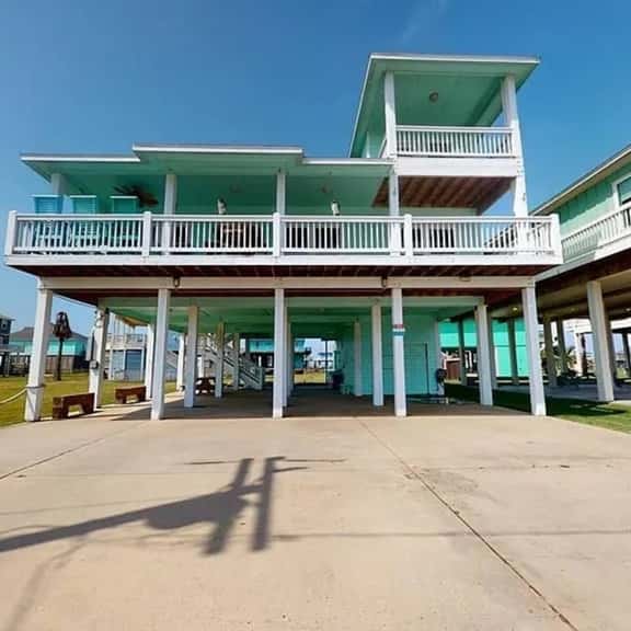 Reel Sunshine: 4BR/2BA - Beach, Solved - Image 1