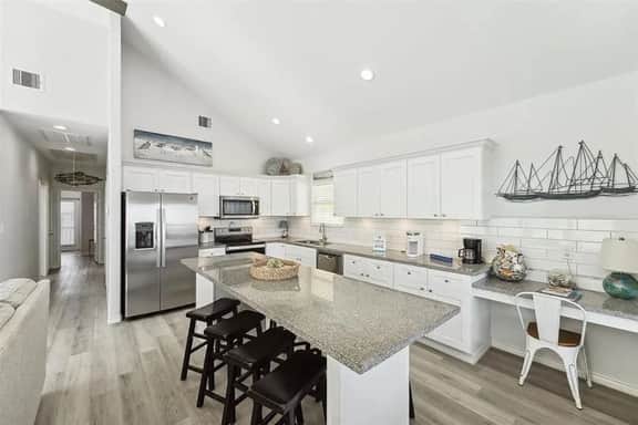 Beachfront, Views, 3bdr/2bth - The Bleu Pearl