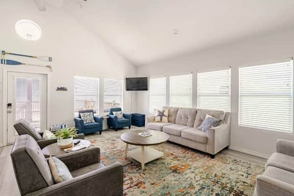 Beachfront, Views, 3bdr/2bth - The Bleu Pearl