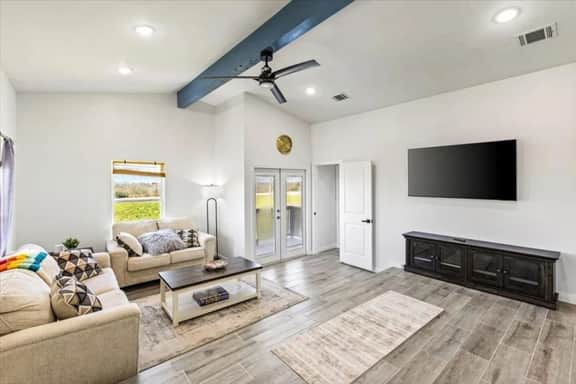 Unit A of Crystal Beach's Premier Triplex 2Bd/1Bth - Image 2