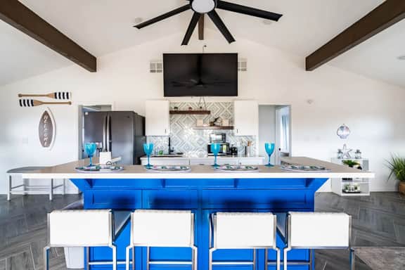 Unit C of Crystal Beach's Premier Triplex 2Bd/1Bth - Image 2