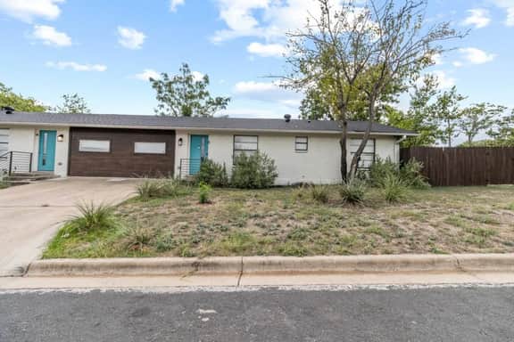 Stylish 3-Bedroom Austin Home in a Seriously Convenient Location - Image 2