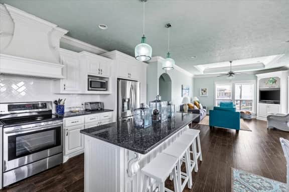 3 Bd/2 Bth, Walkable to the Beach, Villa Verdie - Image 4