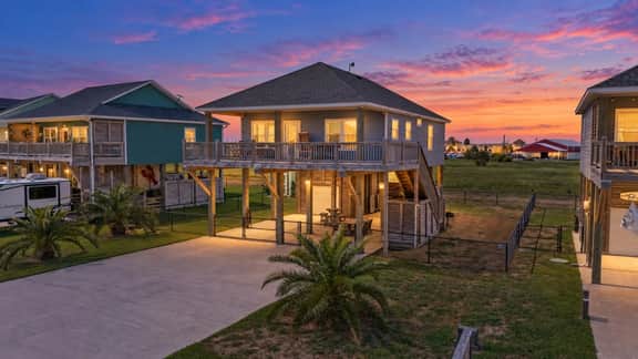 Blue Lobster Lodge | Beach Hair, Zero Cares - Image 2