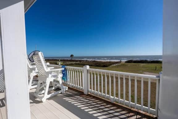Amazing Views, 4bd/2bth, Deck, Easy Walk to Beach - Image 3