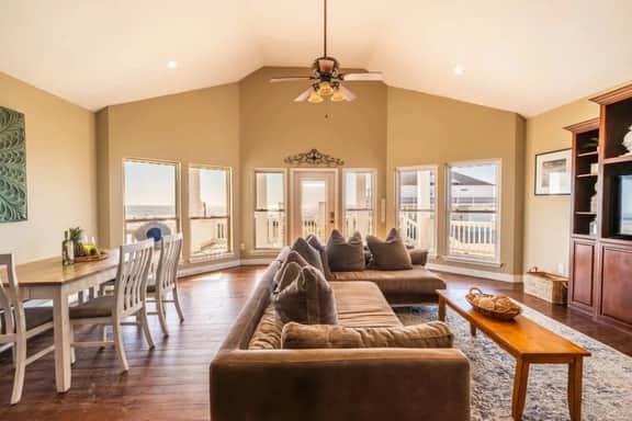 Amazing Views, 4bd/2bth, Deck, Easy Walk to Beach - Image 4