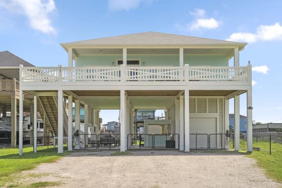 5 Min to Margaritaville, Fenced Yard + Beach Vibes - Image 1