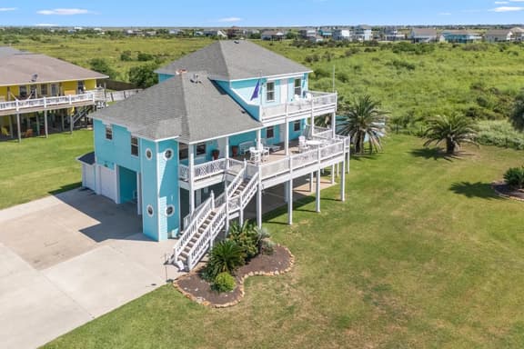 Beach Views, 3 King Suites,  15 Guests - Sunzout