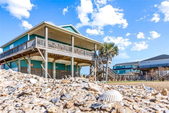 Beachfront • Fire Pit • Gourmet Kitchen • Views - Image 1