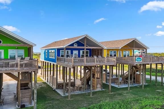Beachfront, Views, 3bdr/2bth - The Bleu Pearl - Image 1