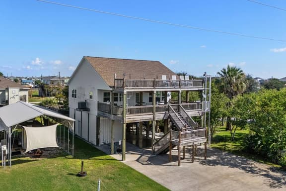 Central 2BR/2BA, Easy Beach Access, Sleeps 10