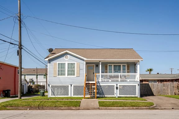 Cozy 2BR w/ King, 3 min to Beach