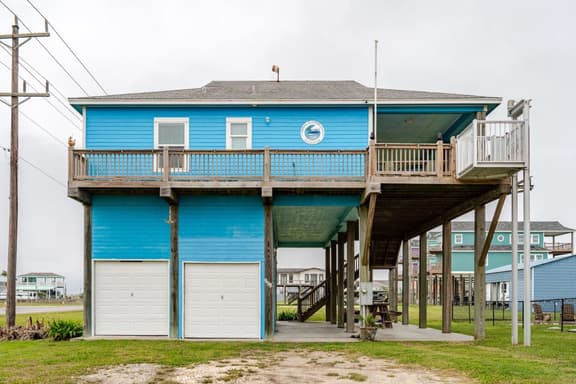 Gulf Views, Steps to Beach, 2 King Beds, 3Bd/2Bth - Image 1