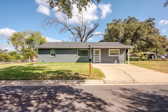 Remodeled 4BR/2BA – Steps from Georgetown Square - Image 1