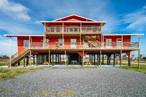 Unit B of Crystal Beach's Premier Triplex 2Bd/1Bth - Image 1