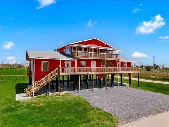 Unit C of Crystal Beach's Premier Triplex 2Bd/1Bth - Image 1